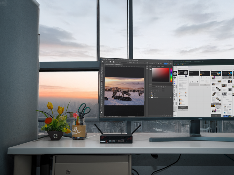 MiniPC SD5512 sobre el escritorio de un diseñador gráfico.